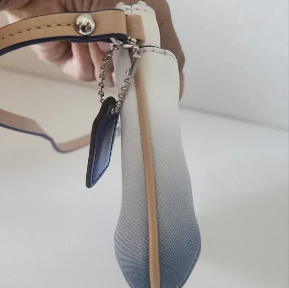 Coach new blue and white ombre wristlet - Picture 5 of 12